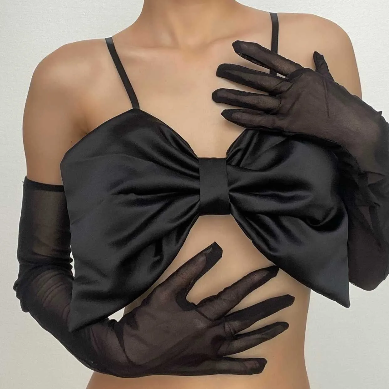 BerryBetty - Bowknot solid gloves backless mesh cami crop top