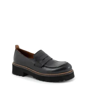 Bueno Women's Annie Leather Loafer in Black