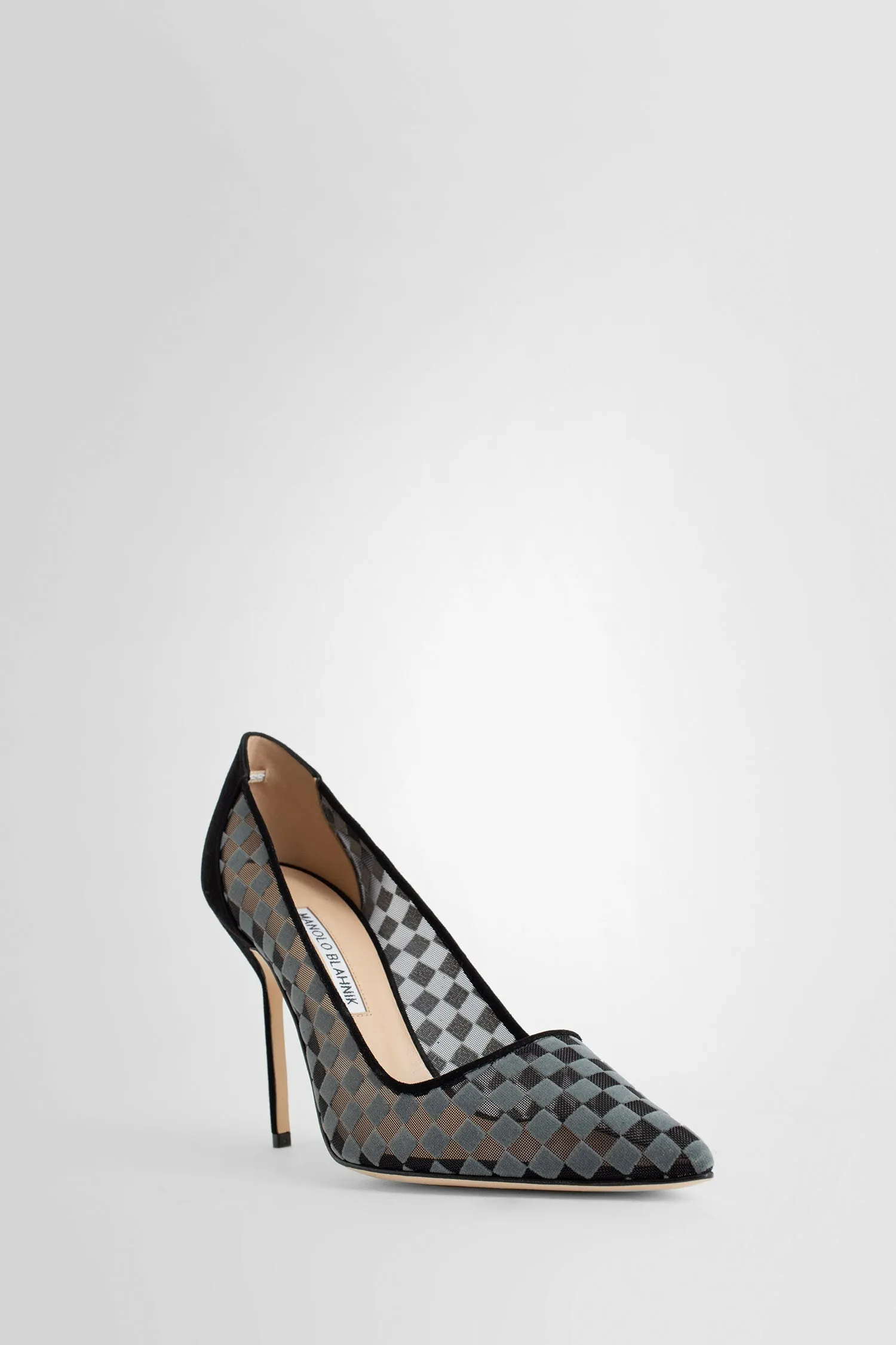 MANOLO BLAHNIK WOMAN BLACK PUMPS