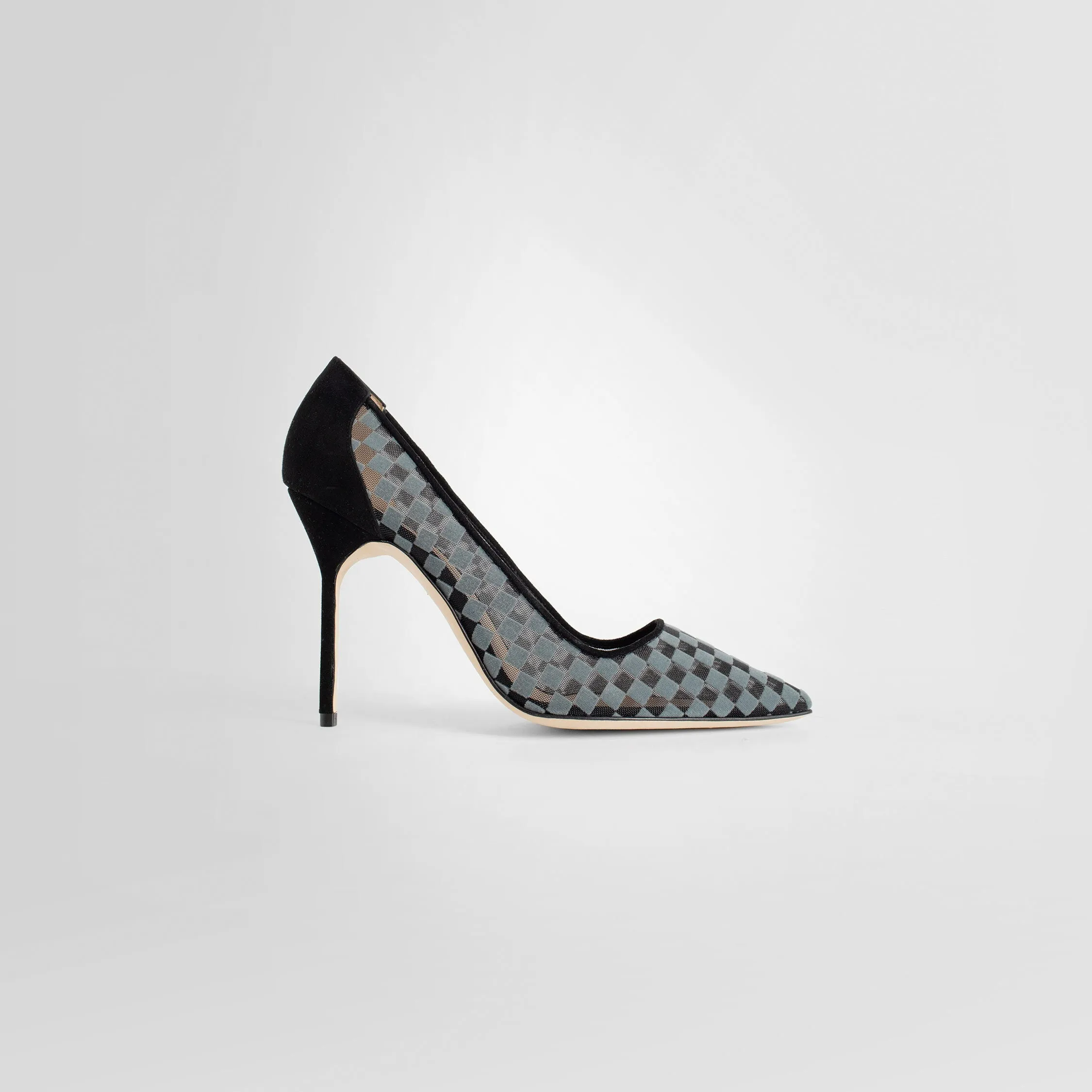 MANOLO BLAHNIK WOMAN BLACK PUMPS