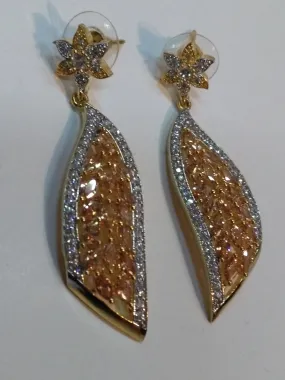 Wing-shaped earrings with champagne semi-precious stones